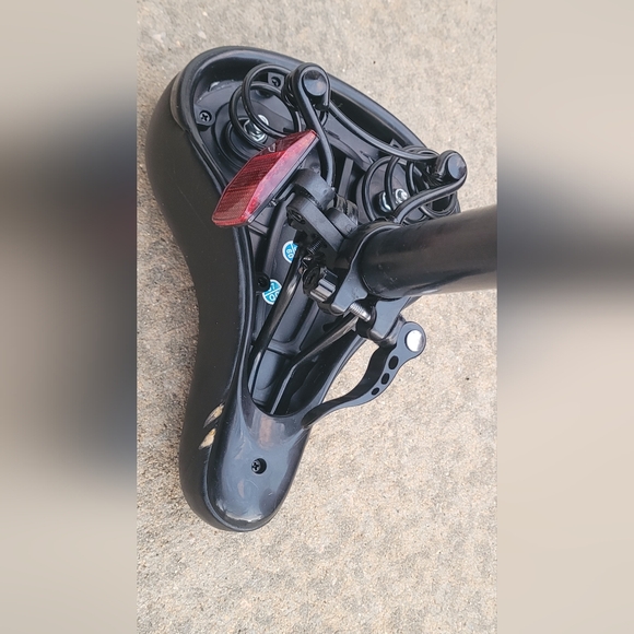 Black Bicycle Seat with Post For JETSON BOLT - Picture 5 of 8